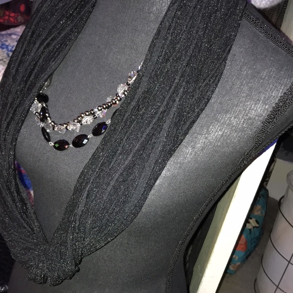 #365 (NWT)Ladies black Scarf with shimmer, had attached silver toned jewelry - Picture 13 of 13